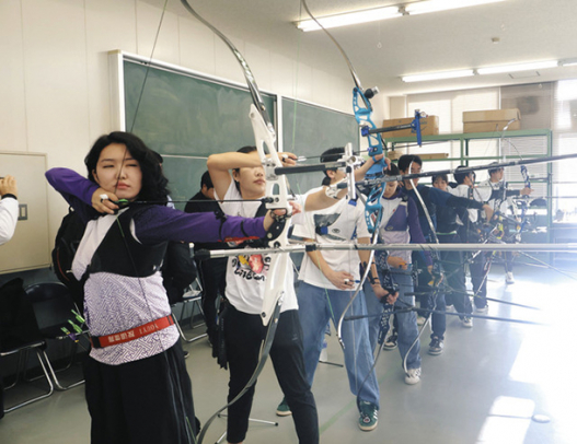 韓国やモンゴルのナショナルチーム選手団が参加した合同練習＝岡崎市岡町の愛知産業大で