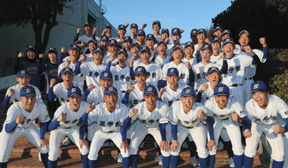 選抜高校野球大会への出場が決まり喜ぶ至学館ナイン＝名古屋市東区で