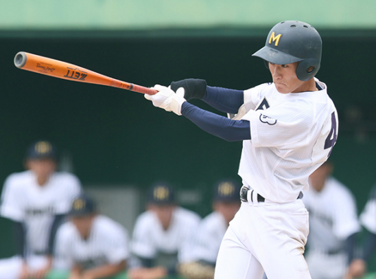 岐阜城北-三重 6回裏三重2死二塁、早川選手が勝ち越しとなる中前適時打を放つ=ダイムスタジアム伊勢で