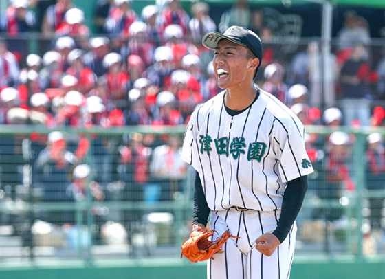津田学園-菰野 4回裏、ピンチを切り抜け雄たけびを上げる津田学園の桑山=津市営球場で(森研人撮影)