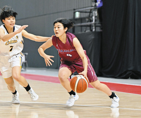 聖カタリナ学園（愛媛）－名経大高蔵　第１クオーター、ドリブルで攻め上がる名経大高蔵の竹田主将＝京王アリーナＴＯＫＹＯで