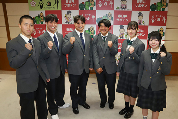 全国高校選抜に向けて意気込む選手たち＝春日井市役所で