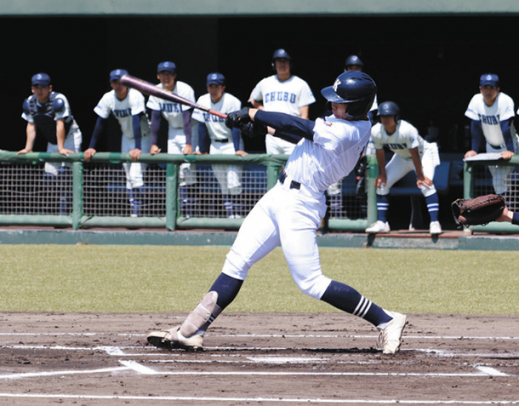 中部大春日丘－享栄　１回、先制右越え２ランを放つ坂本選手＝岡崎市の岡崎レッドダイヤモンドスタジアムで