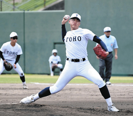 １０イニングを完封した東邦のエース伊藤＝岡崎レッドダイヤモンドスタジアムで（石曽根和花撮影）