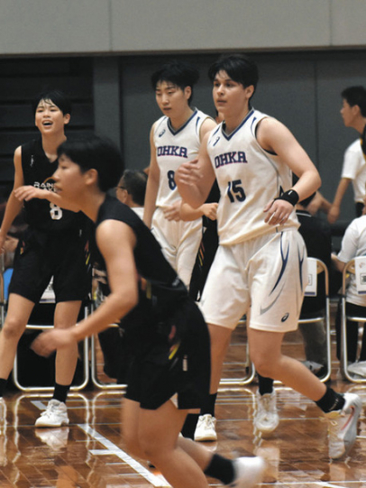 スタメン出場し活躍したアナヒタ選手(右)=大阪市港区のAsueアリーナ大阪で