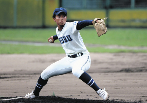 ９奪三振で完投した中部大春日丘・南平＝阿久比球場で