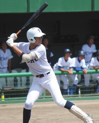 小牧との初戦で4打数3安打3打点と活躍した東邦の朝岡慶外野手=豊橋市民球場で(川越亮太撮影)