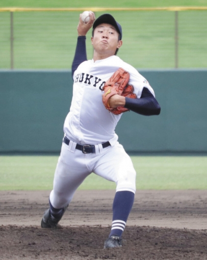 被安打4、11奪三振で完封勝利した中京大中京の高橋投手=岡崎市民球場で