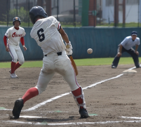 吉良－豊田大谷　７回裏豊田大谷無死三塁、勝ち越しの左前適時打を放つ高須