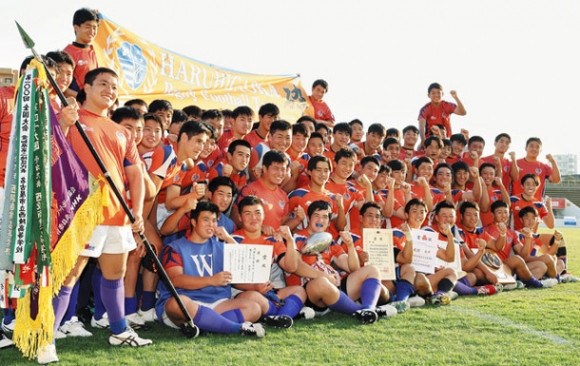 優勝した中部大春日丘のフィフティーン＝いずれもパロマ瑞穂ラグビー場で