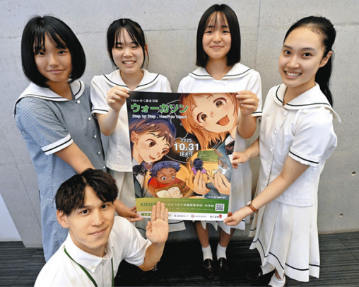 募金企画を紹介する生徒ら=津市鳥居町で