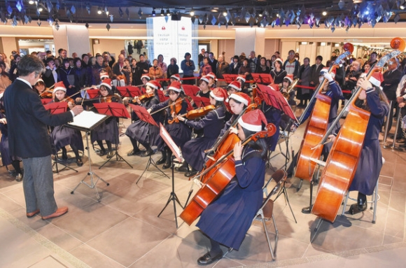 サカエチカ開業５０周年を記念したクリスマスコンサート＝栄で