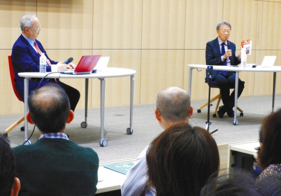 グローバル人材について対談する池上さん（右）と杉田さん＝名古屋市東区矢田南４の名城大ナゴヤドーム前キャンパスで