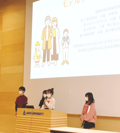 福井県大野市への移住施策を提案する学生たち＝名古屋市中村区の愛知大名古屋キャンパスで