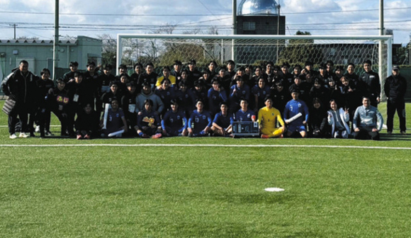 １部昇格を決めた南山大サッカー部（東海学生サッカー連盟提供）