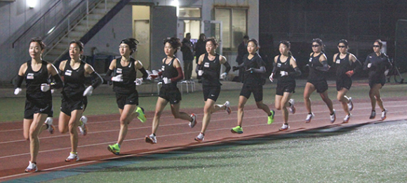 全日本大学女子選抜駅伝で７連覇を目指す名城大の選手＝名古屋市天白区で