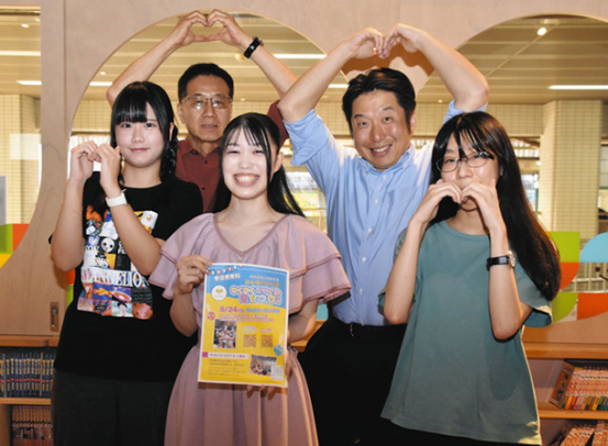 まちづくり構想に取り組む加藤さん(右から2人目)、松本さん(中)ら=守山区大森3のマチコヤで