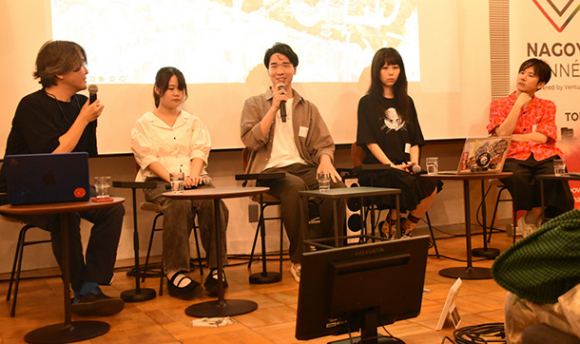 三の丸地区の未来について意見を交わす（左２人目から）小林さん、大河内さん、草苅さん、三谷さん＝西区那古野２のなごのキャンパスで