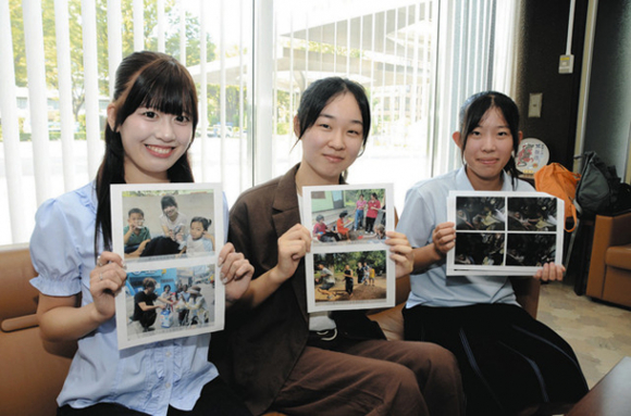 タイでのボランティア活動を報告する（左から）市古さん、横川さん、水出さん＝中日新聞社で