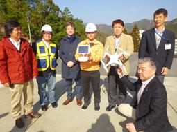 システムを開発した研究グループ＝南伊勢町村山の紀勢地区広域消防組合南島分署で