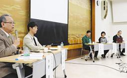 サボテン産業を発展させるために議論を交わす出演者たち=春日井市の春日井商工会議所で
