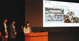 １年間の成果を発表する学生＝野々市市の金沢工業大で