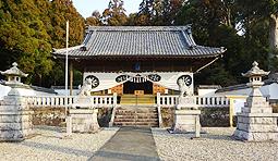 交通安全の御利益があるとされる車神社＝新城市富岡で