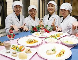 学生たちが７大アレルゲンを除いて考案したフルコースの料理＝稲沢市稲葉の愛知文教女子短大で