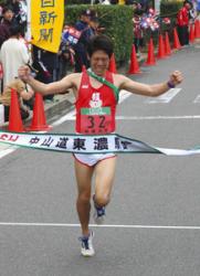 大学男子で優勝した岐阜経済大Ｂの細江選手