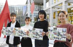 インスタ・マップを完成させた南山大の上村大夢さん（左）ら４人＝名古屋市中区の名古屋市美術館で