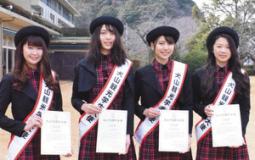 犬山観光学生大使を務める（右から）押田さん、大屋さん、下山さん、高木さん＝犬山市の名鉄犬山ホテルで